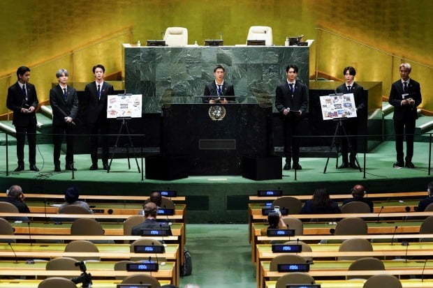 지난 21일 오후(현지 시각) 그룹 방탄소년단이 뉴욕 유엔본부 총회장에서 열린 'SDG 모멘트' 개회식에서 연설에 나섰다. [이미지출처=연합뉴스]