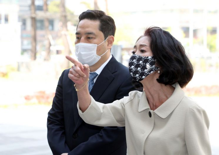 이재명 "점 없는 몸 물려받아"…김부선 "잘 안 보이는 주요부위에 있다"