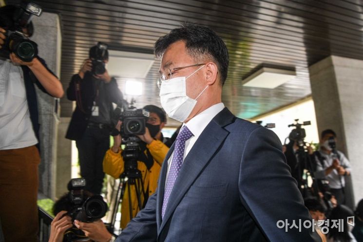 [포토]조사실 들어서는 김만배 씨