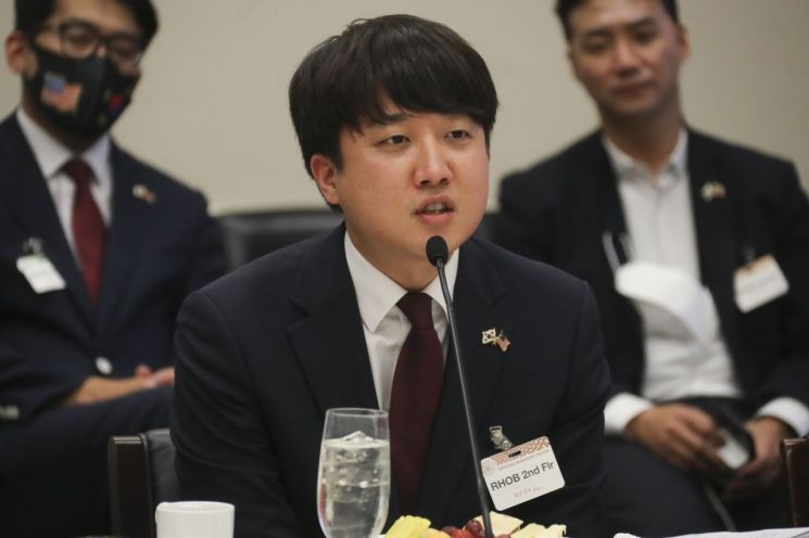 곽상도 ‘손절’하는 野, ‘아빠찬스’ 과녁 조준하는 與