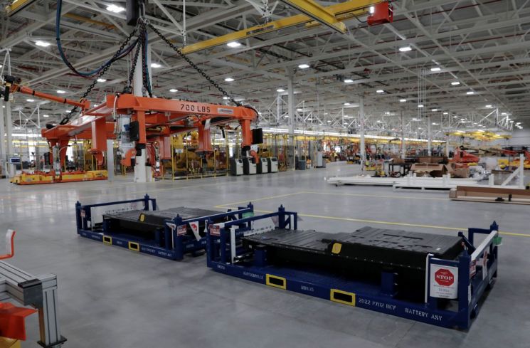 포드의 전기 픽업트럭 F-150라이트닝 시제품에 들어갈 배터리＜이미지출처:연합뉴스＞