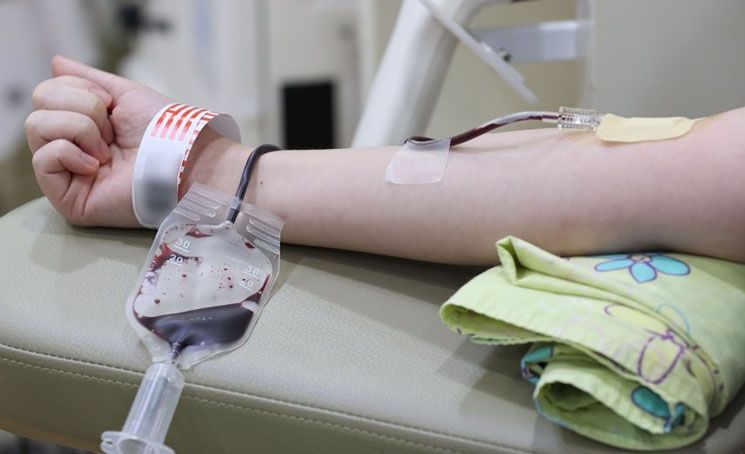 헌혈 후 코로나 확진 334명… 수혈받은 사람은 모른다?