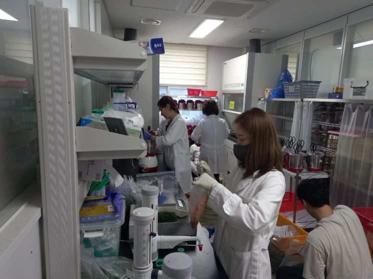 함평군 ‘농산물 안전성 분석실’ 잔류농약 검사 선두주자 ‘우뚝’