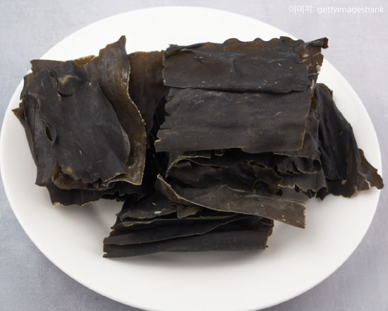 새치 때문에 짜증이라고? 해법을 알려주마!