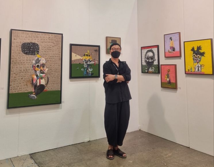 나를 감추면서 남을 관찰하지…안경 같은 너