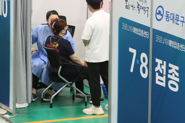 미접종자 사전예약, 오늘로 마감… 다음달 18일부터는 예약 없이 현장 접종 가능