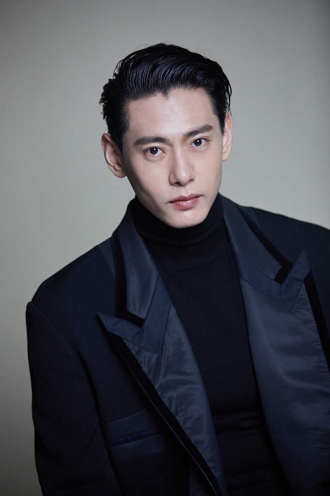 유태오, 美 영화촬영 마친 후 코로나19 확진