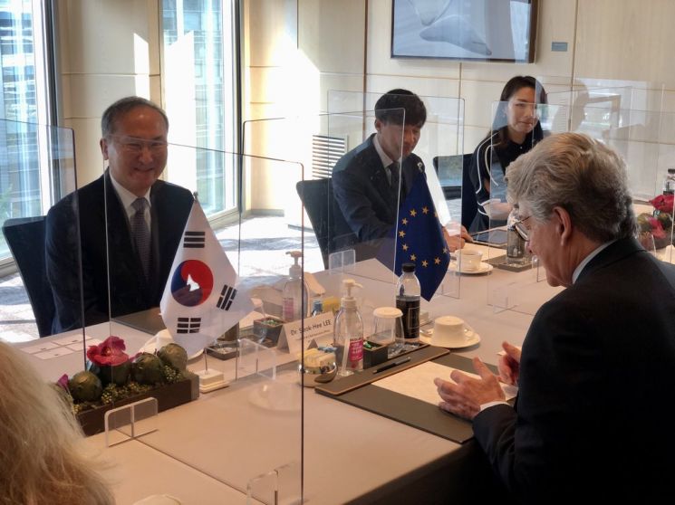 삼성 평택 반도체 공장 간 EU 집행위원…무슨 대화 나눴나