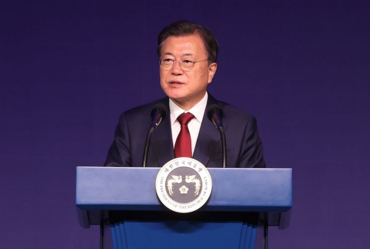 文대통령 "한민족 정체성…남과 북을 넘어 하나의 코리아" 