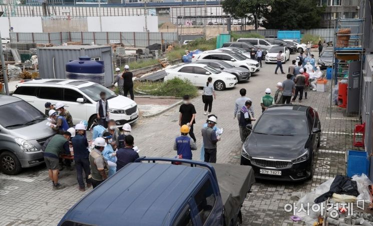 [포토] 건설현장에 마련된 찾아가는 선별진료소