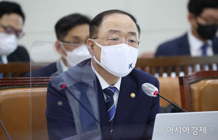 [2021 국감]홍남기 "손실보상 피해인정률 민간위원과 논의할 사안" 
