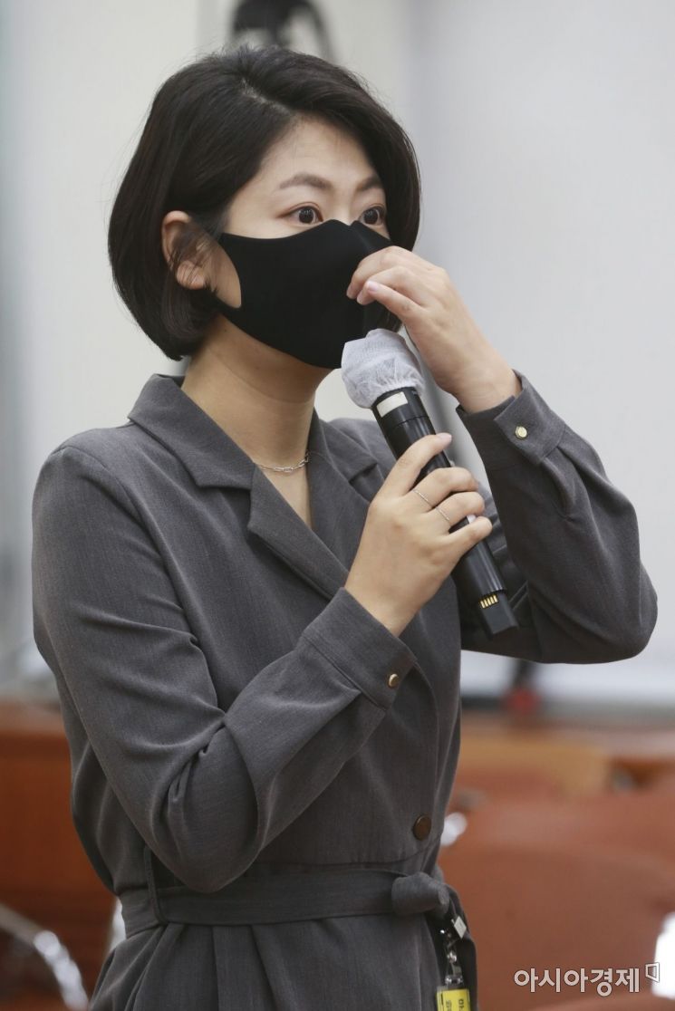 [포토] 마스크 바로쓰는 권남희 대표