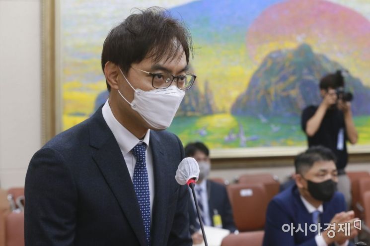 배보찬 야놀자 대표가 지난해 10월 5일 국회에서 열린 국회 정무위원회의 공정거래위원회 등에 대한 국정감사에 출석, 의원들 질의에 답변하고 있다./윤동주 기자 doso7@