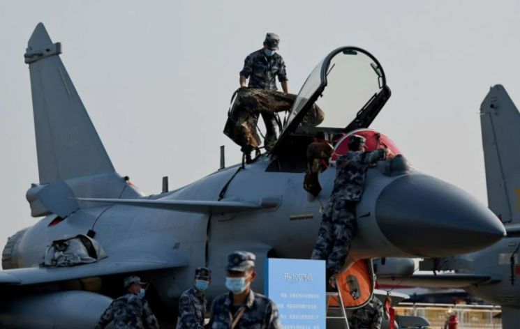 美, 中 공중 무력시위 중단 재차 촉구