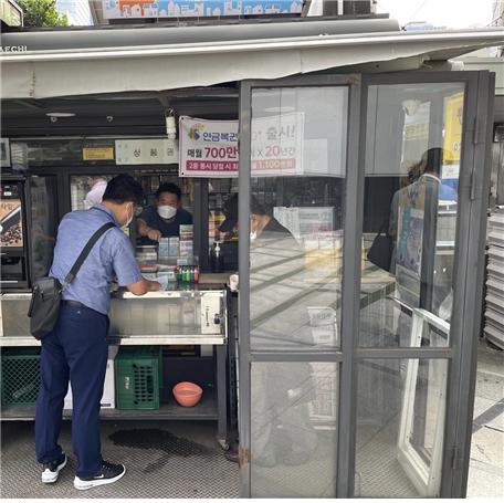 서울시, 보도상영업시설물 현장 점검…"전매·전대 규정 위반행위 근절"