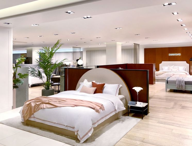 시몬스 침대, 신세계백화점 충청점 확장 재개장