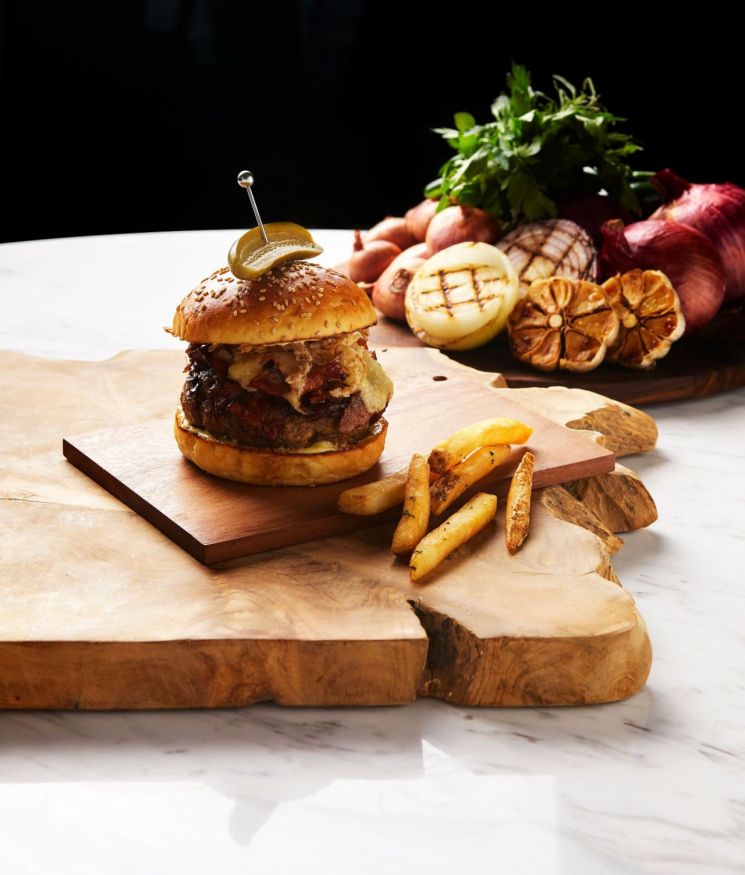 제주 드림타워 복합리조트, '스타 셰프 수제 치즈버거' 선보인다