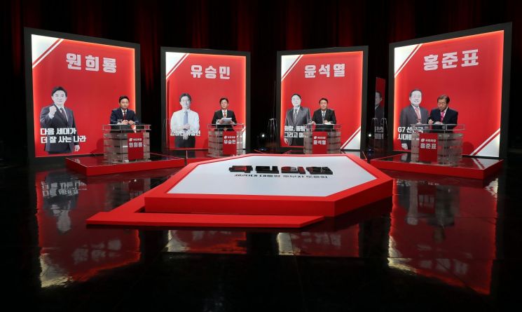 유승민 vs 윤석열 또 충돌…"정법에게서 조언받냐" vs "만났지만 연락 끊었다"