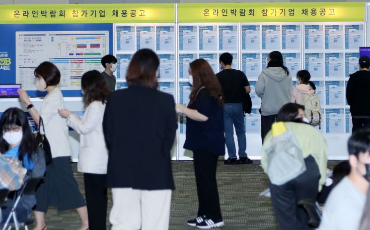 9월 취업자 수 67.1만명↑…7년6개월來 최대폭 증가(상보)