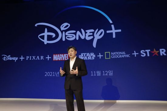 오상호 월트디즈니 컴퍼니 코리아 대표가 14일 온라인으로 ‘코리아 미디어 데이’ 행사를 열고 온라인동영상서비스(OTT) '디즈니+'를 소개했다. 사진은 연단에 선 오상호 대표