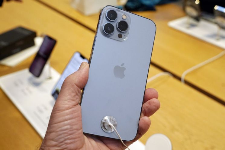 애플, 글로벌 반도체 공급난에도 '선방'…아이폰 생산량 되레 늘어