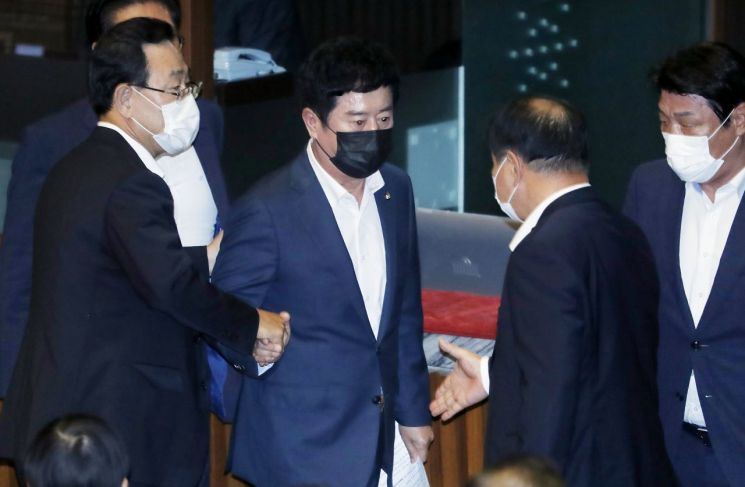  '3억원대 뇌물' 정찬민 의원 1심 징역 7년… 의원직 상실형 