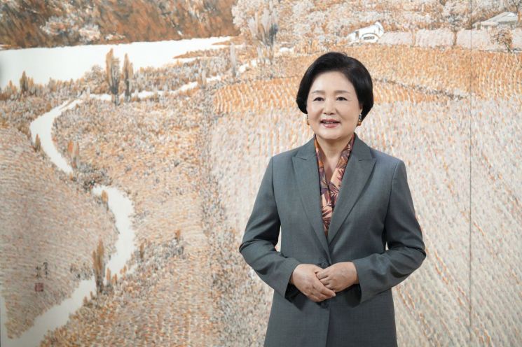 '김정숙 여사 옷값' 논란 두고 野 "옷값이 국가기밀로? 그럼 임기 후 반환해야"