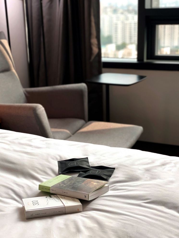 "사색의 계절 가을"…호텔서 즐기는 '북캉스' 인기