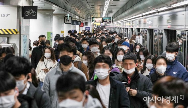 [단독]“흉기로 위협하고 성추행·몰카까지” 지하철 성범죄 64% 증가