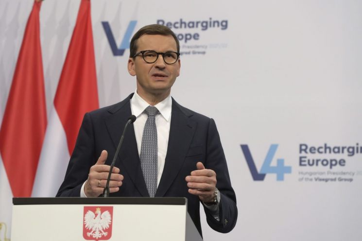 폴란드 총리 "EU 남겠지만 주권침해 거부"