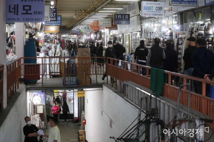 [포토]잇따르는 시장발 집단감염 