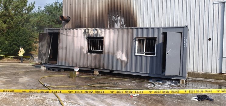 112 신고전화에는 '악' 비명소리만… 청양 컨테이너 화재로 4명 사망