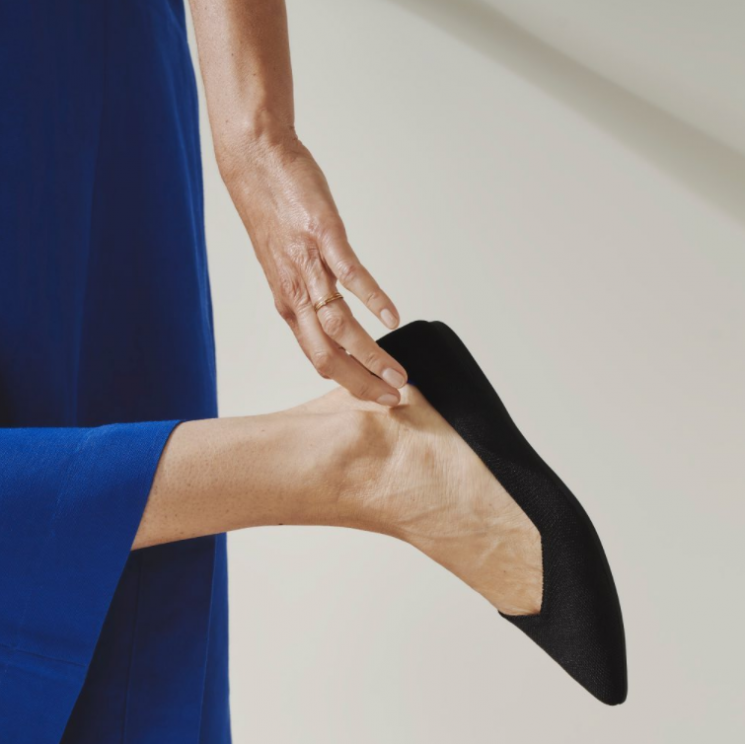 플라스틱으로 만든 신발…영국 왕자비도 사로잡은 브랜드 '로티스'[히든業스토리]