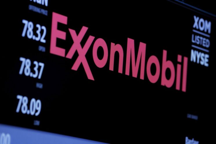 "엑손모빌, 저탄소 전환 압박에 대형 석유·가스 개발계획 취소 검토"