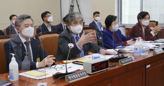 한상혁 방통위원장 "KT 인터넷 중단, 규제당국으로서 유감"