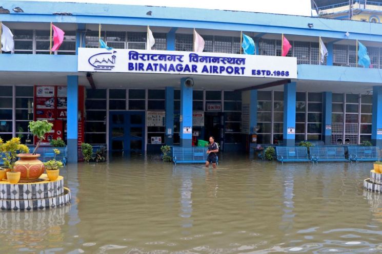 인도·네팔 폭우 사망자 200여명…산사태·침수 피해 극심