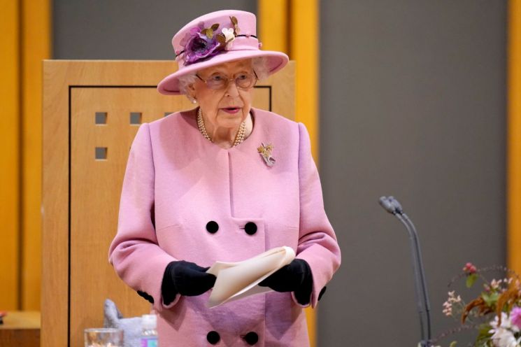 95세 英여왕, 1박 입원…"코로나와 무관" 