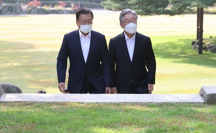 "문재인, 이재명 선거 캠페인 병풍 서나" 野 후보들 文·李 비난 한목소리