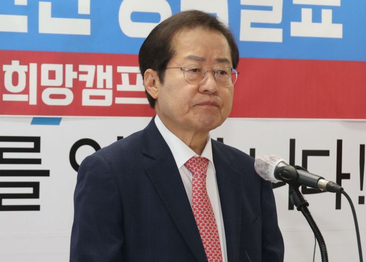 '1일1공약' 기세몰이 나선 홍준표… 구체성 부족에 '맹탕' 지적도