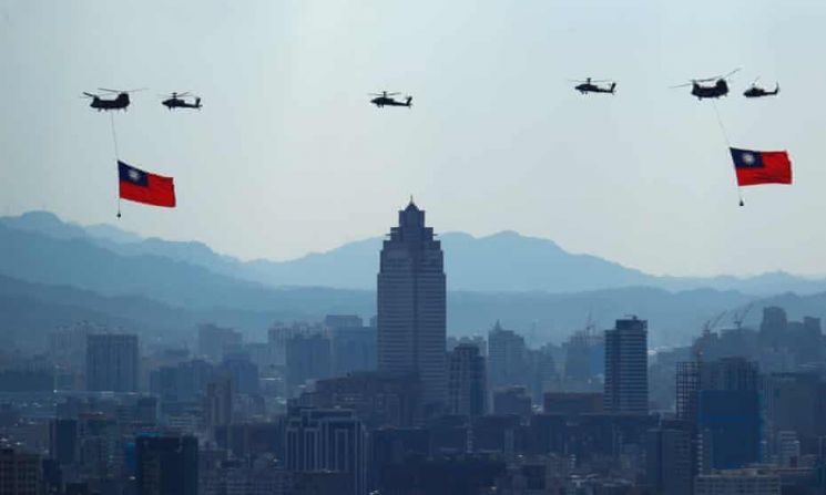 대만 총통 "중국 위협 매일 증가"…공격헬기도 띄웠다 