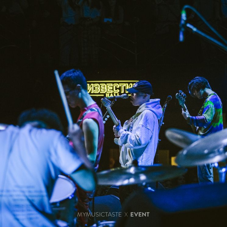 A concert by the band 'Hyukoh,' planned by MyMusicTaste, held in Moscow, Russia. It took place in March 2019, before the spread of COVID-19. <br>[Photo by MyMusicTaste]