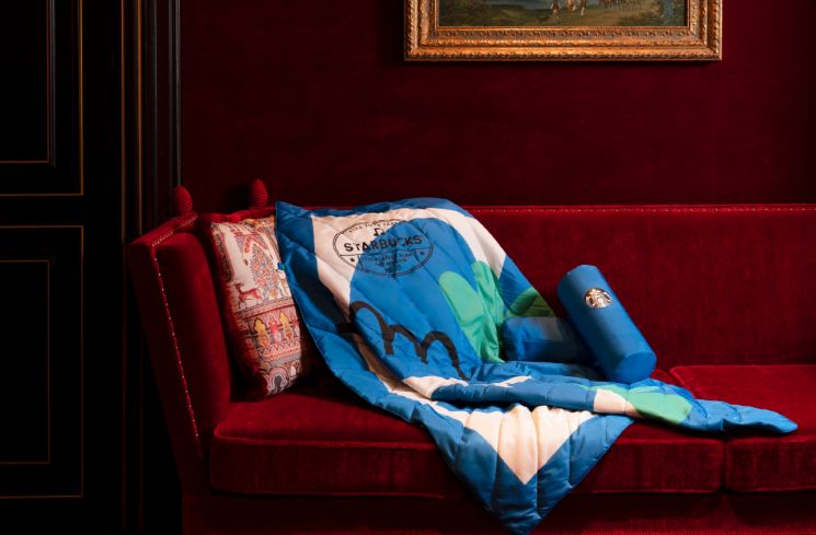 "호캉스하니 스벅 굿즈가" 조선호텔앤리조트, 겨울 패키지 출시