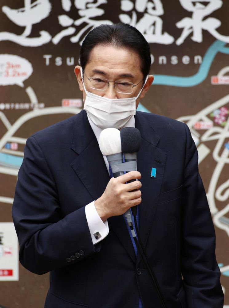 일본 중의원 선거(총선) 공식 선거운동 첫날인 지난 19일 기시다 후미오 총리 겸 집권 자민당 총재가 동북부 후쿠시마에서 거리 유세를 펼치고 있다. [이미지출처=연합뉴스]