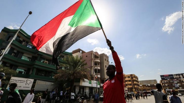 수단 전역서 反쿠데타 시위…軍 실탄 발포로 3명 사망 