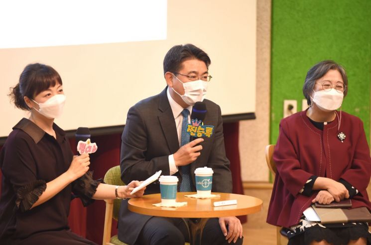 [포토]노현송 강서구청장 “단계적 일상회복 속 안정적 방역의료 체계 강조”