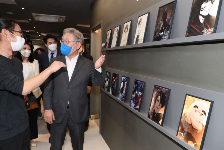 '오피스 누나' 논란에 이재명 "선정성 문제 제기한 것" 해명