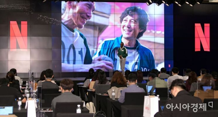 딘 가필드 넷플릭스 정책총괄 부사장이 4일 서울 종로구 JW메리어트 동대문 스퀘어 서울 호텔에서 열린 미디어 오픈 토크에서 인사말을 하고 있다./김현민 기자 kimhyun81@