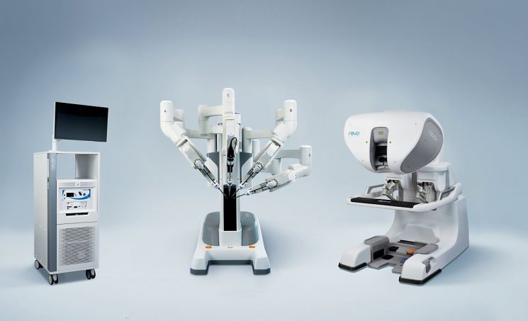 국내 1호 수술로봇 레보아이의 복강경 수술로봇. 사진제공 = 미래컴퍼니