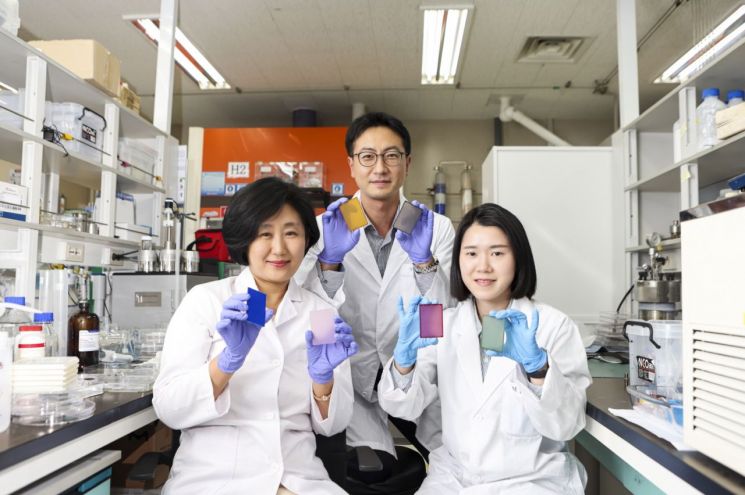 '새똥광' 없어진다…오염물질 튕겨내는 태양전지용 특수 유리