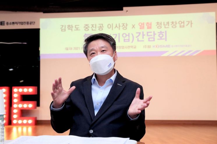 4일 오후 서울 목동에서 열린 스타트업 간담회에서 김학도 이사장이 발언하고 있다.